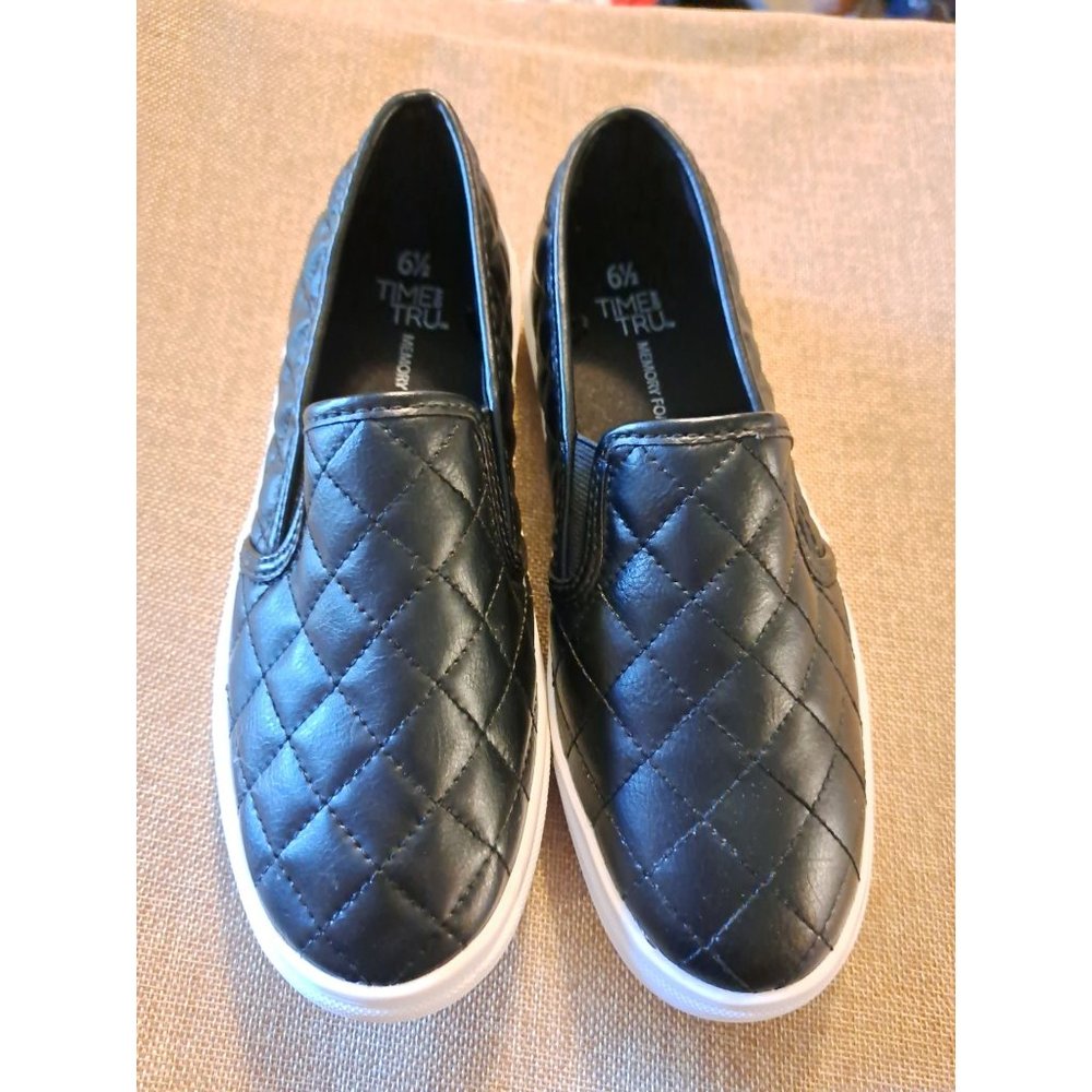 Time and Tru memory foam quilted black slip on women's shoes size 6 1/2